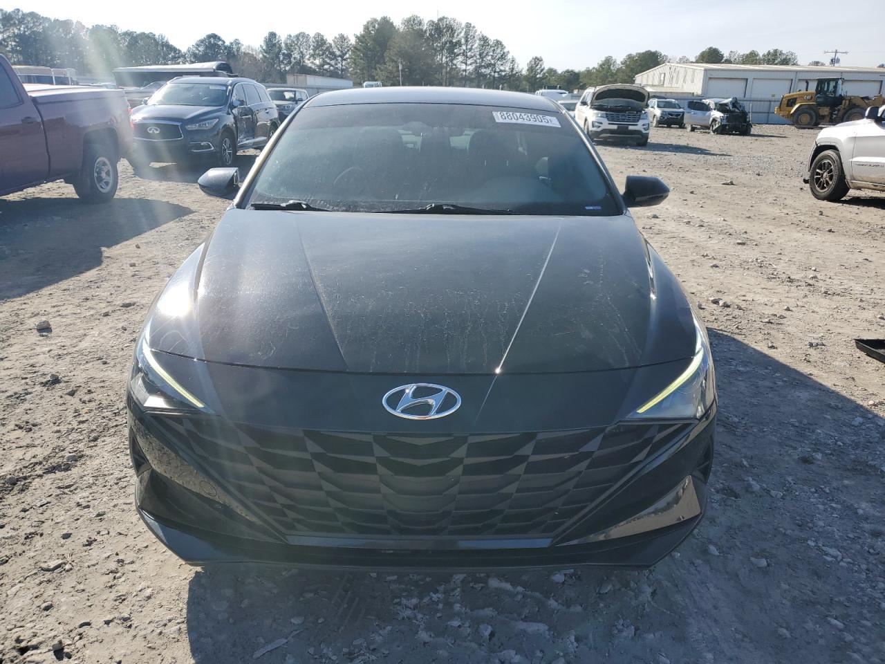 2022 HYUNDAI ELANTRA SE - Image 5