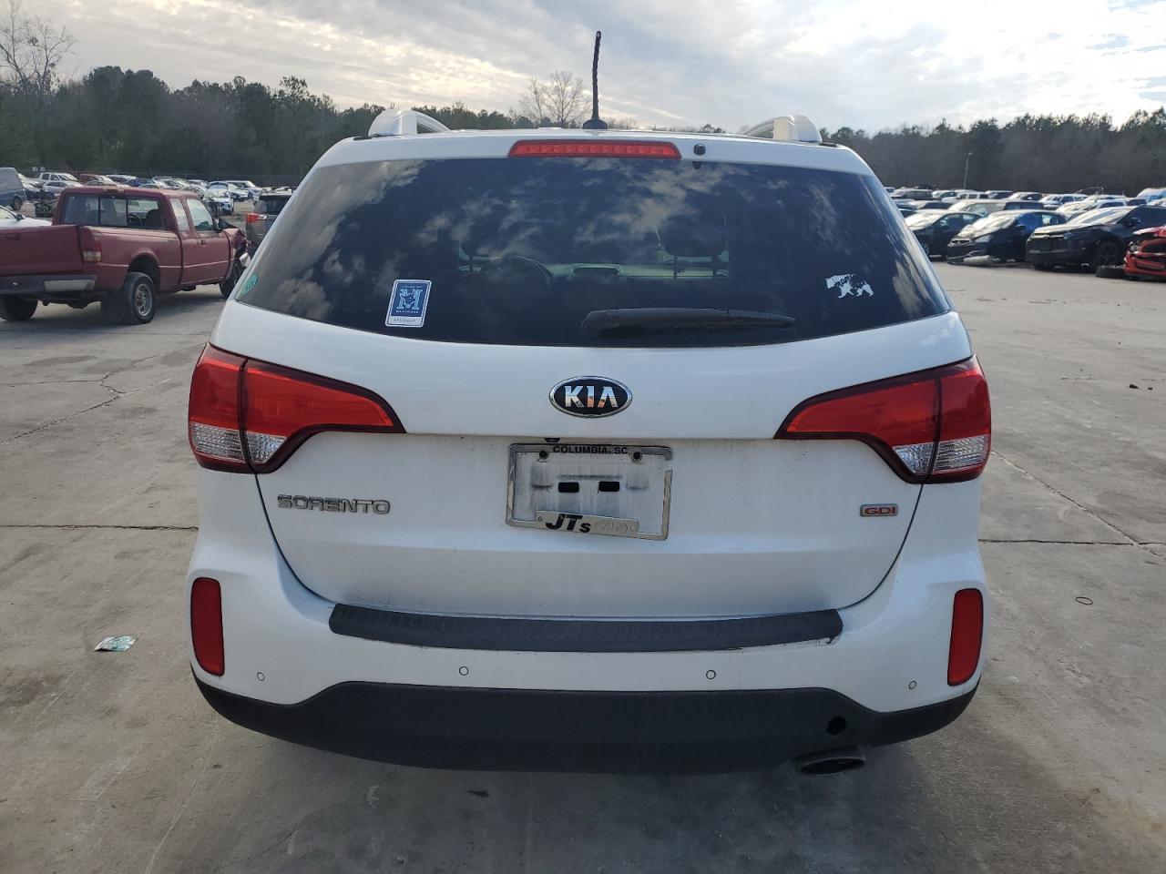 2015 KIA SORENTO LX - Image 6