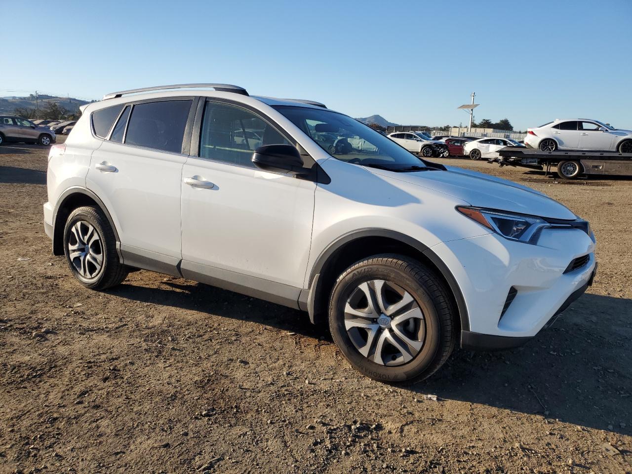 2018 TOYOTA RAV4 LE - Image 4