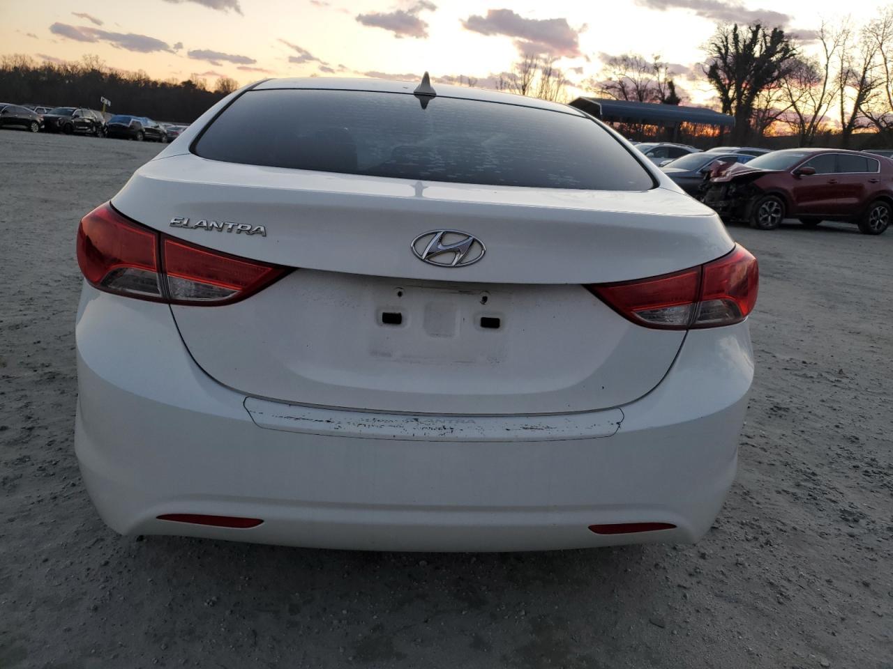 2013 HYUNDAI ELANTRA GL - Image 6