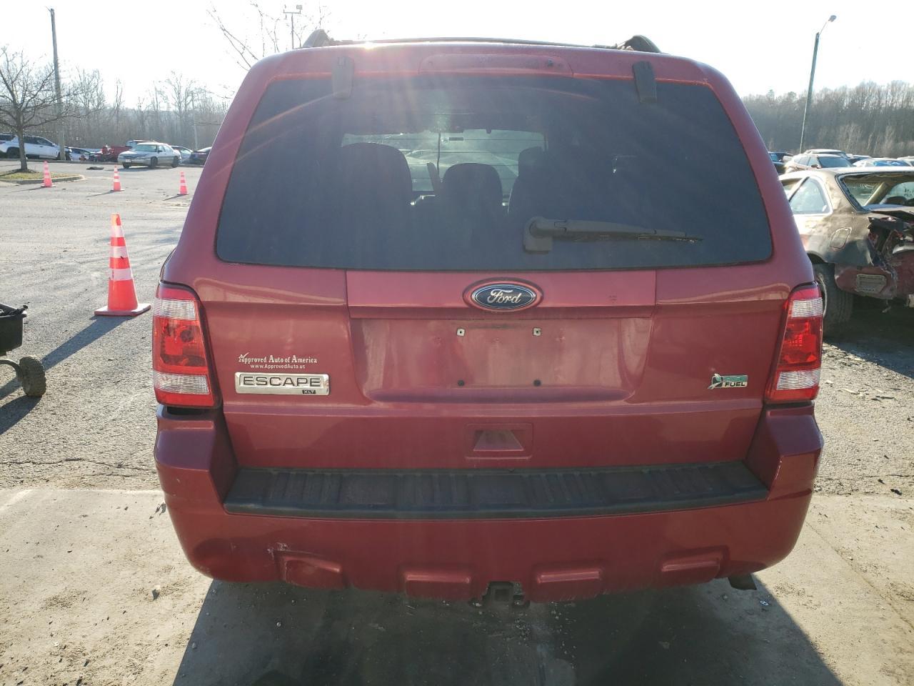 2010 FORD ESCAPE XLT - Image 6