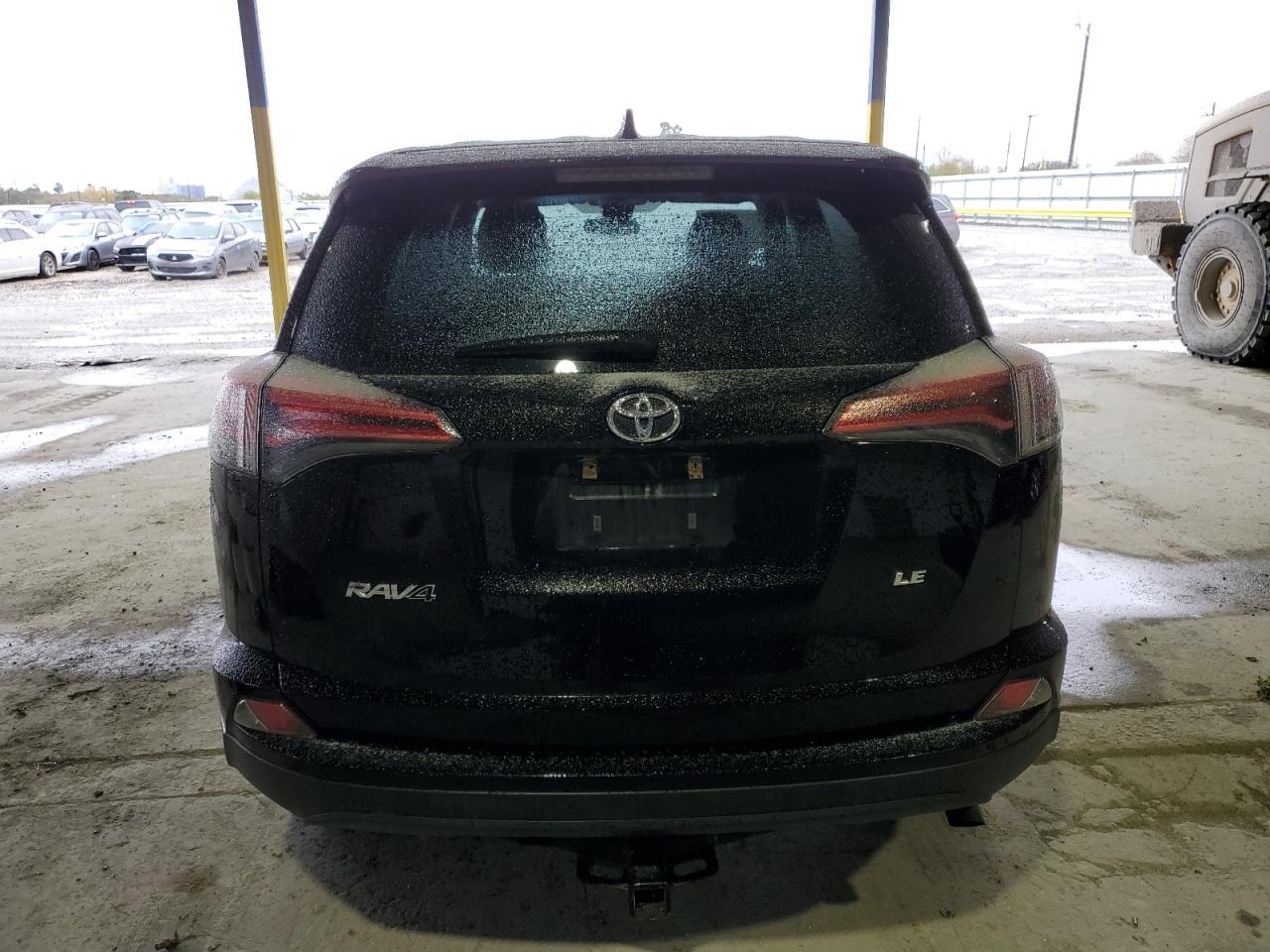 2018 TOYOTA RAV4 LE - Фото 6