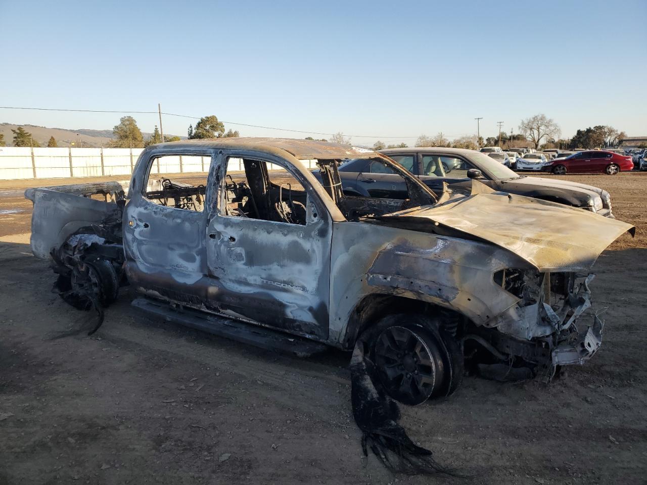 2018 TOYOTA TACOMA DOU - Фото 4