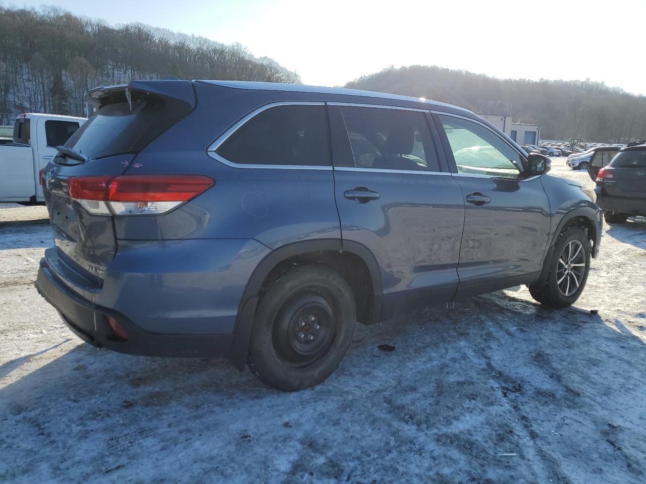 2019 TOYOTA HIGHLANDER - Фото 3