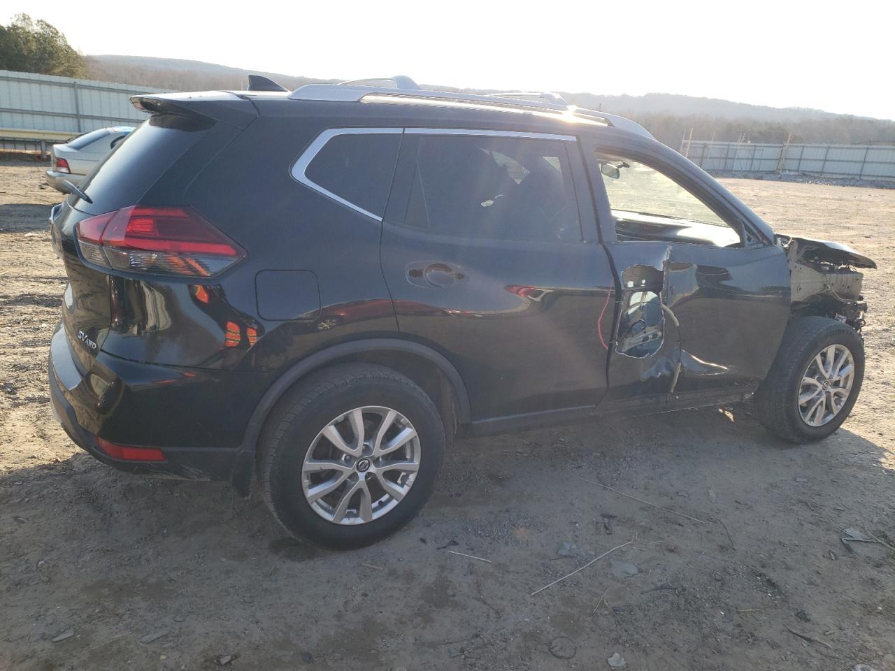 2017 NISSAN ROGUE SV - Фото 3