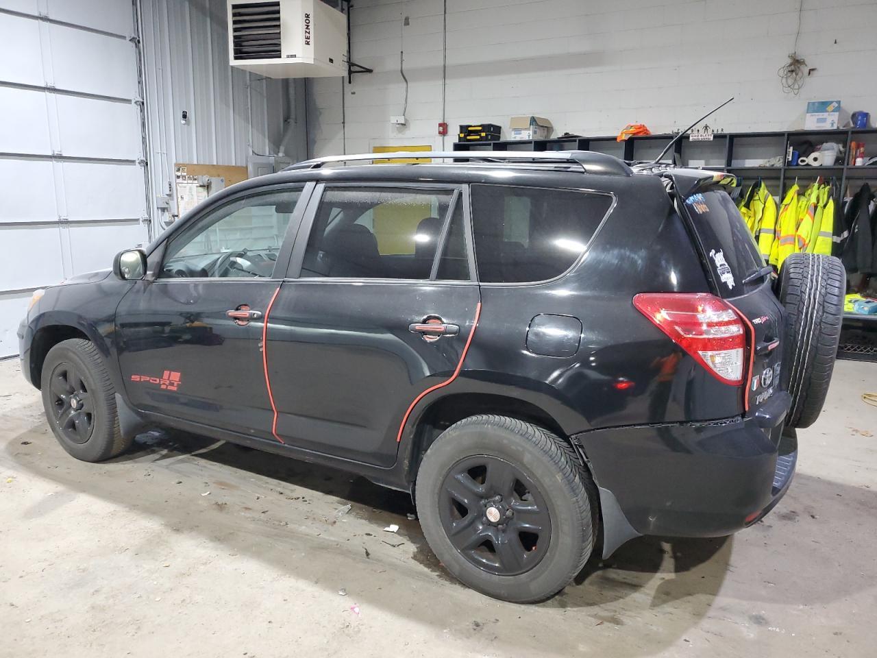2011 TOYOTA RAV4 - Фото 2