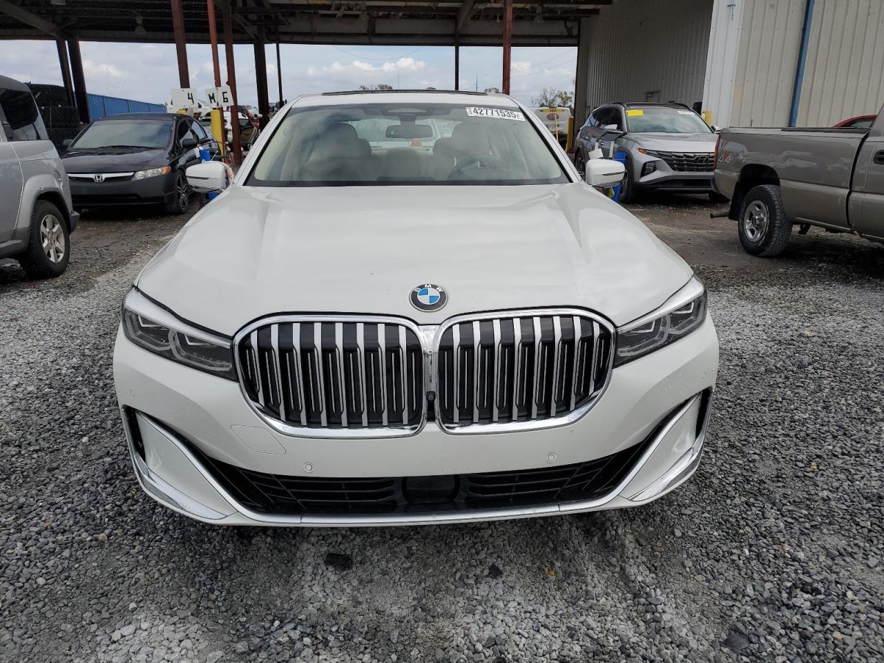 2020 BMW 750 XI - Фото 5