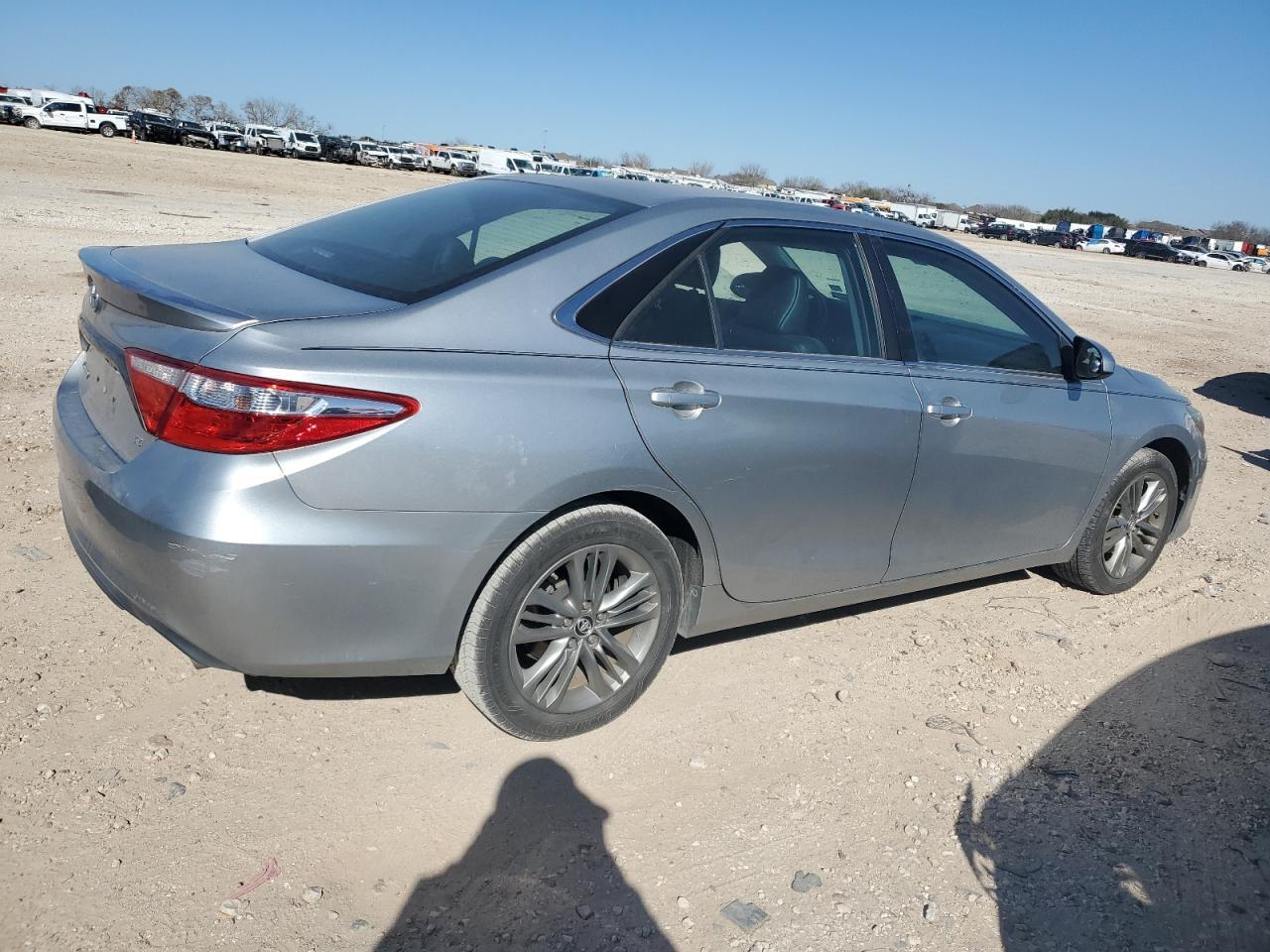 2016 TOYOTA CAMRY LE - Фото 3