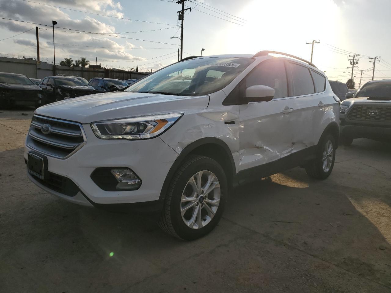 2017 FORD ESCAPE SE car image