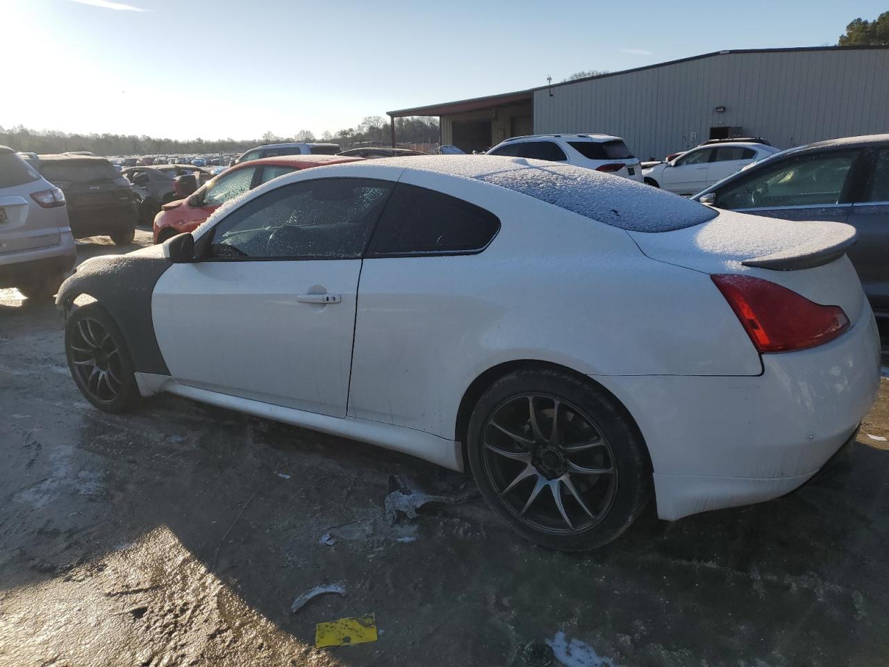 2011 INFINITI G37 - Фото 2