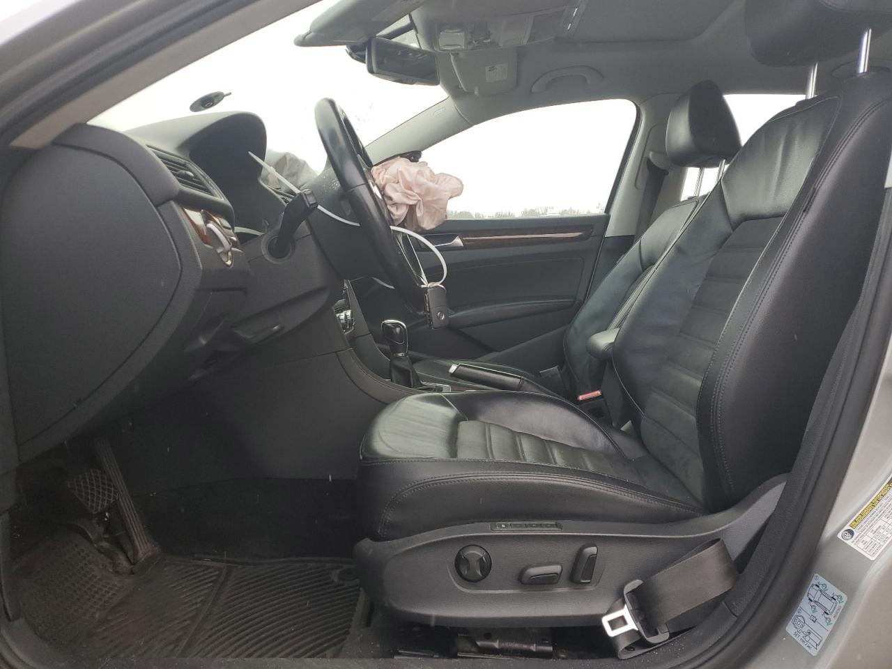 2013 VOLKSWAGEN PASSAT SEL - Image 7