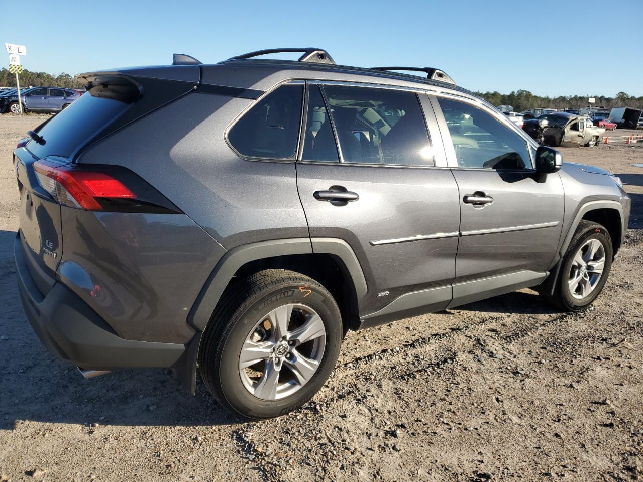 2023 TOYOTA RAV4 LE - Фото 3