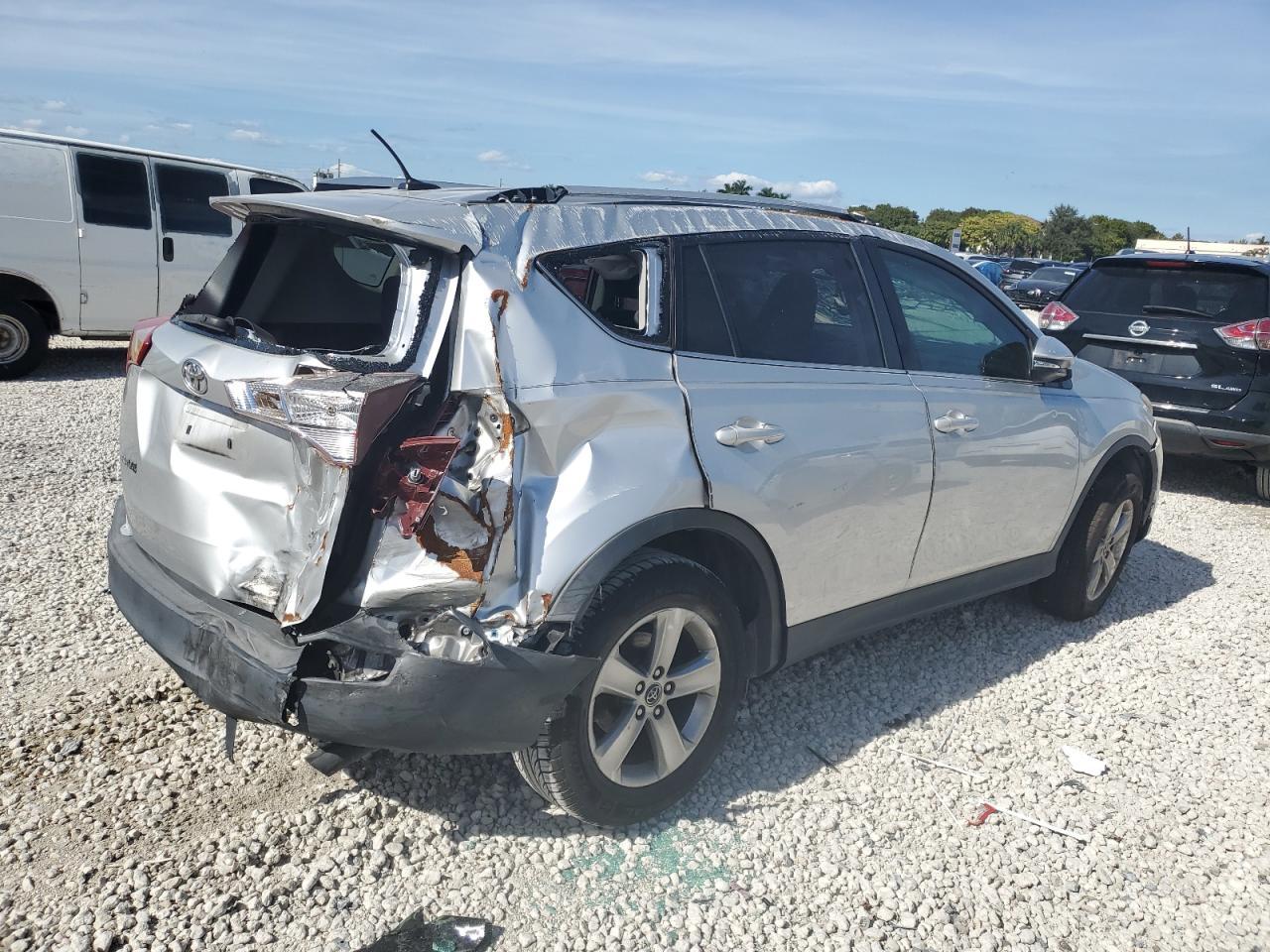 2015 TOYOTA RAV4 XLE - Image 3
