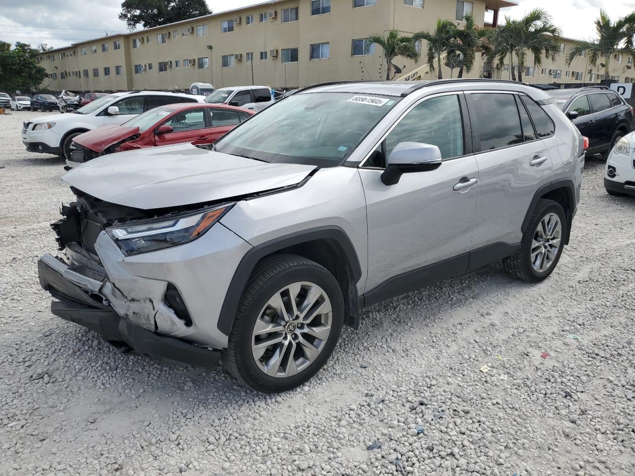 2022 TOYOTA RAV4 XLE P