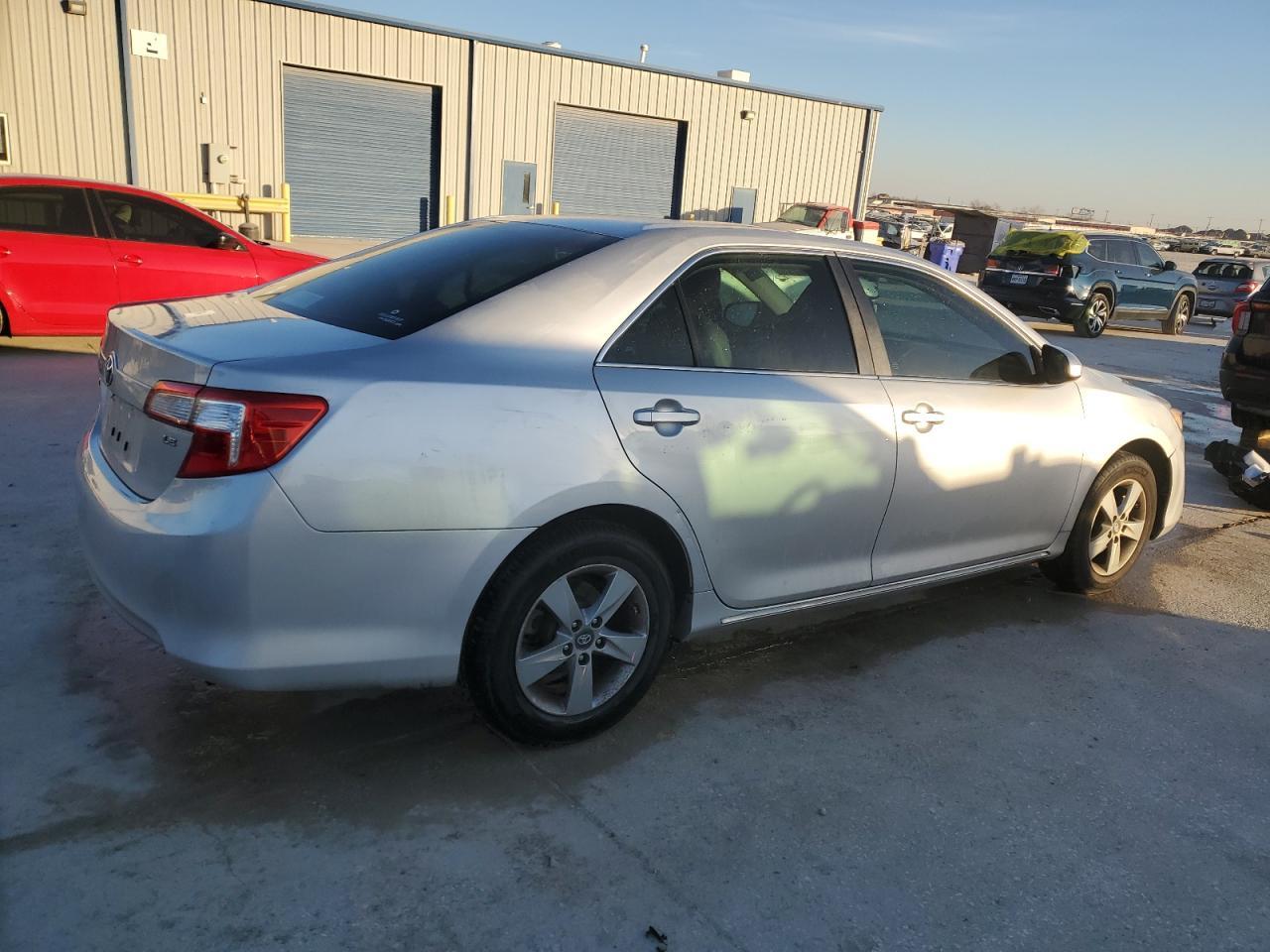 2012 TOYOTA CAMRY BASE - Фото 3