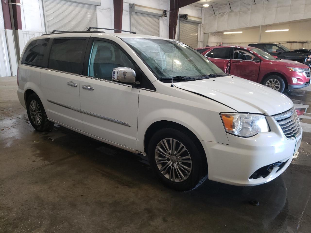 2014 CHRYSLER TOWN & COU - Image 4