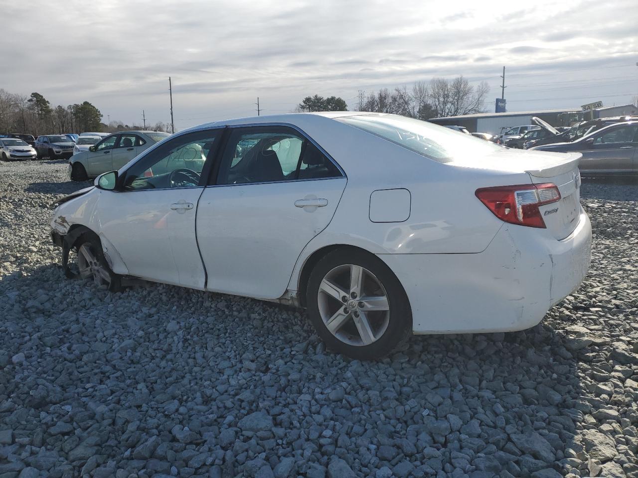 2014 TOYOTA CAMRY L - Image 2