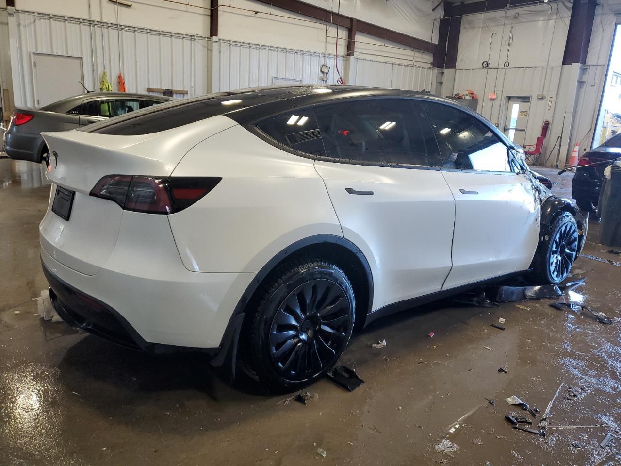 2023 TESLA MODEL Y - Фото 3