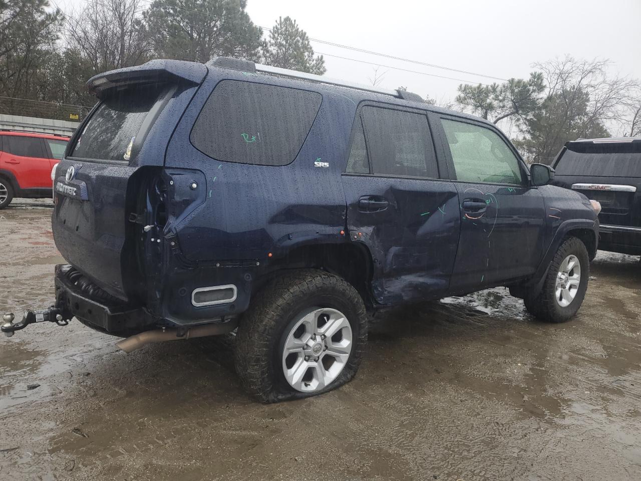 2022 TOYOTA 4RUNNER SR - Фото 3