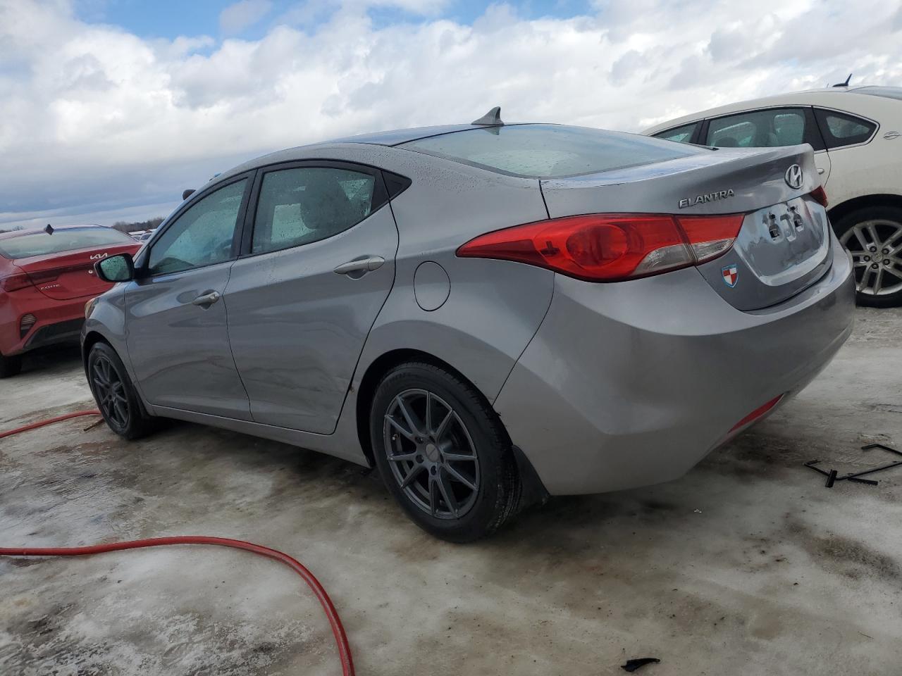 2013 HYUNDAI ELANTRA GL - Image 2