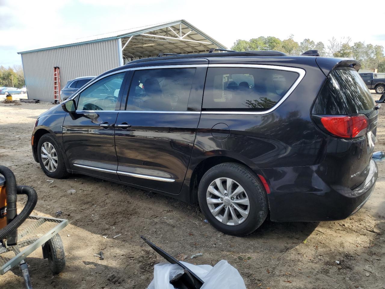 2017 CHRYSLER PACIFICA T - Image 2