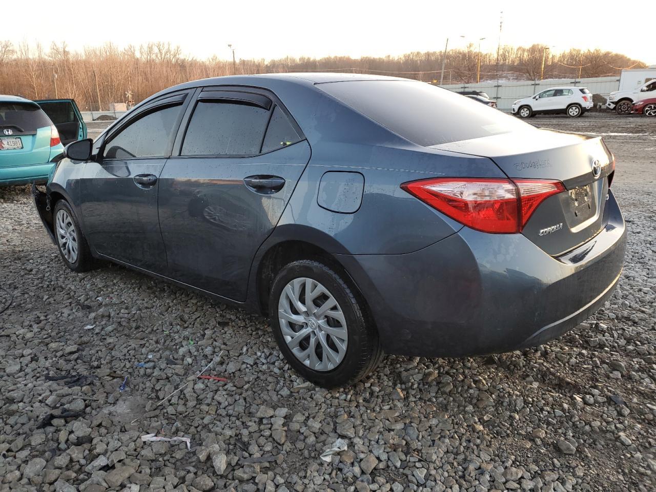 2019 TOYOTA COROLLA L - Фото 2