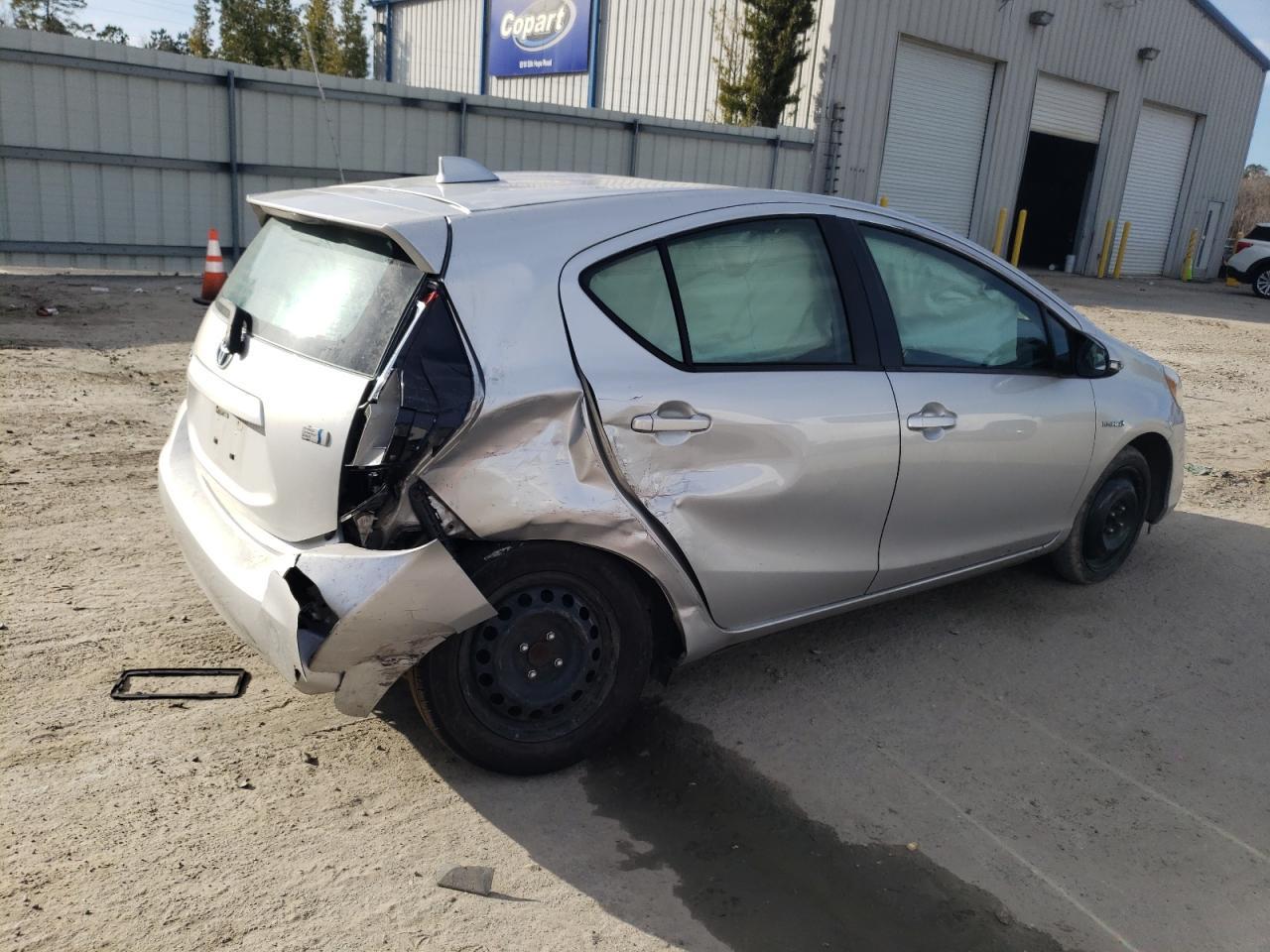 2016 TOYOTA PRIUS C - Image 3