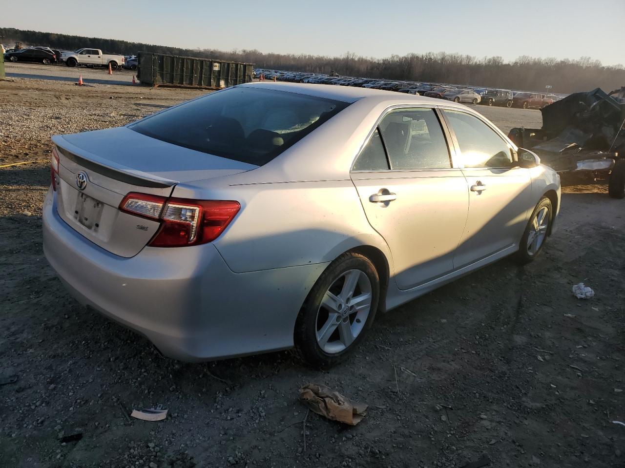 2014 TOYOTA CAMRY L - Image 3