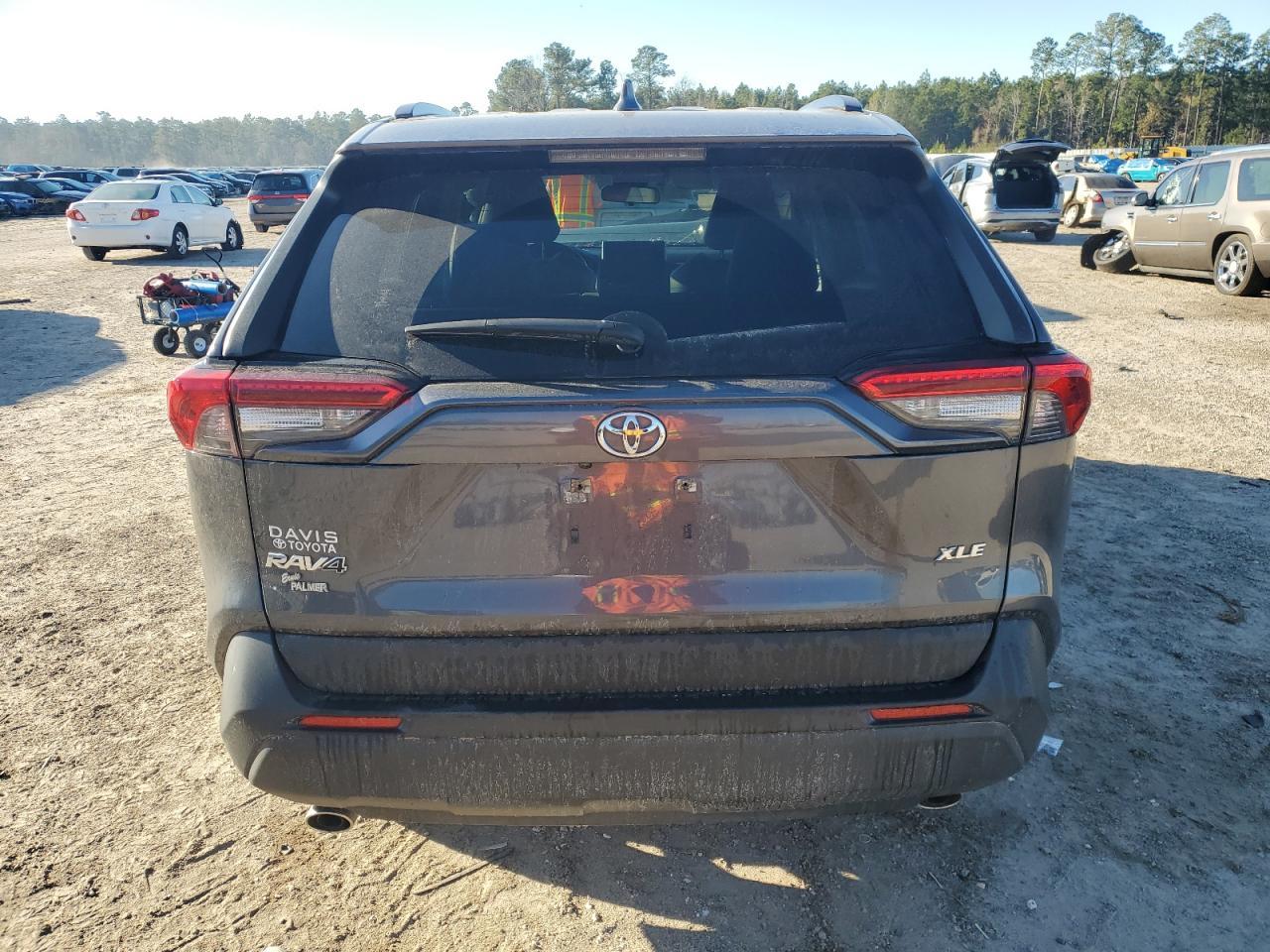 2020 TOYOTA RAV4 XLE P - Фото 6