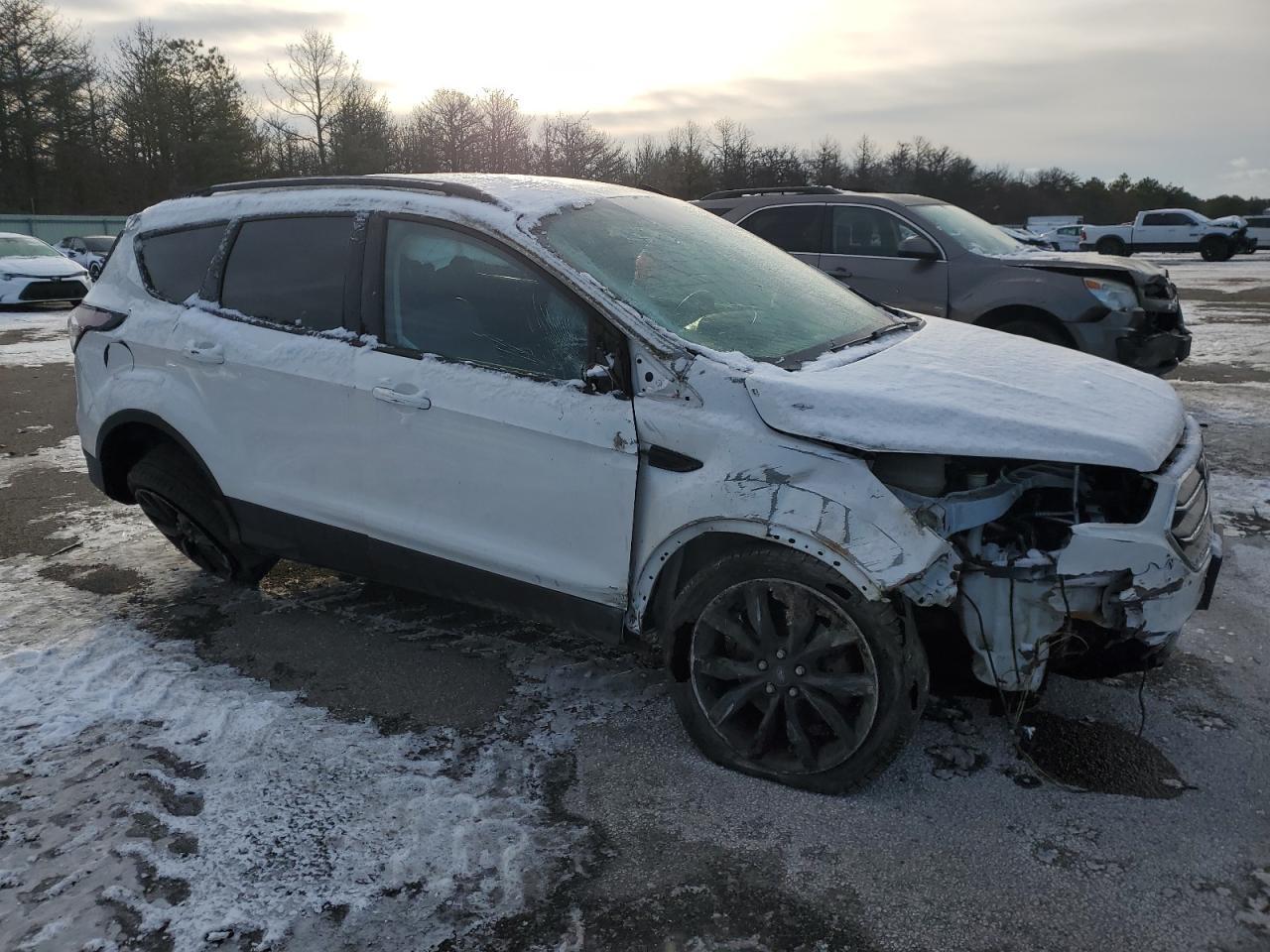 2017 FORD ESCAPE SE - Image 4