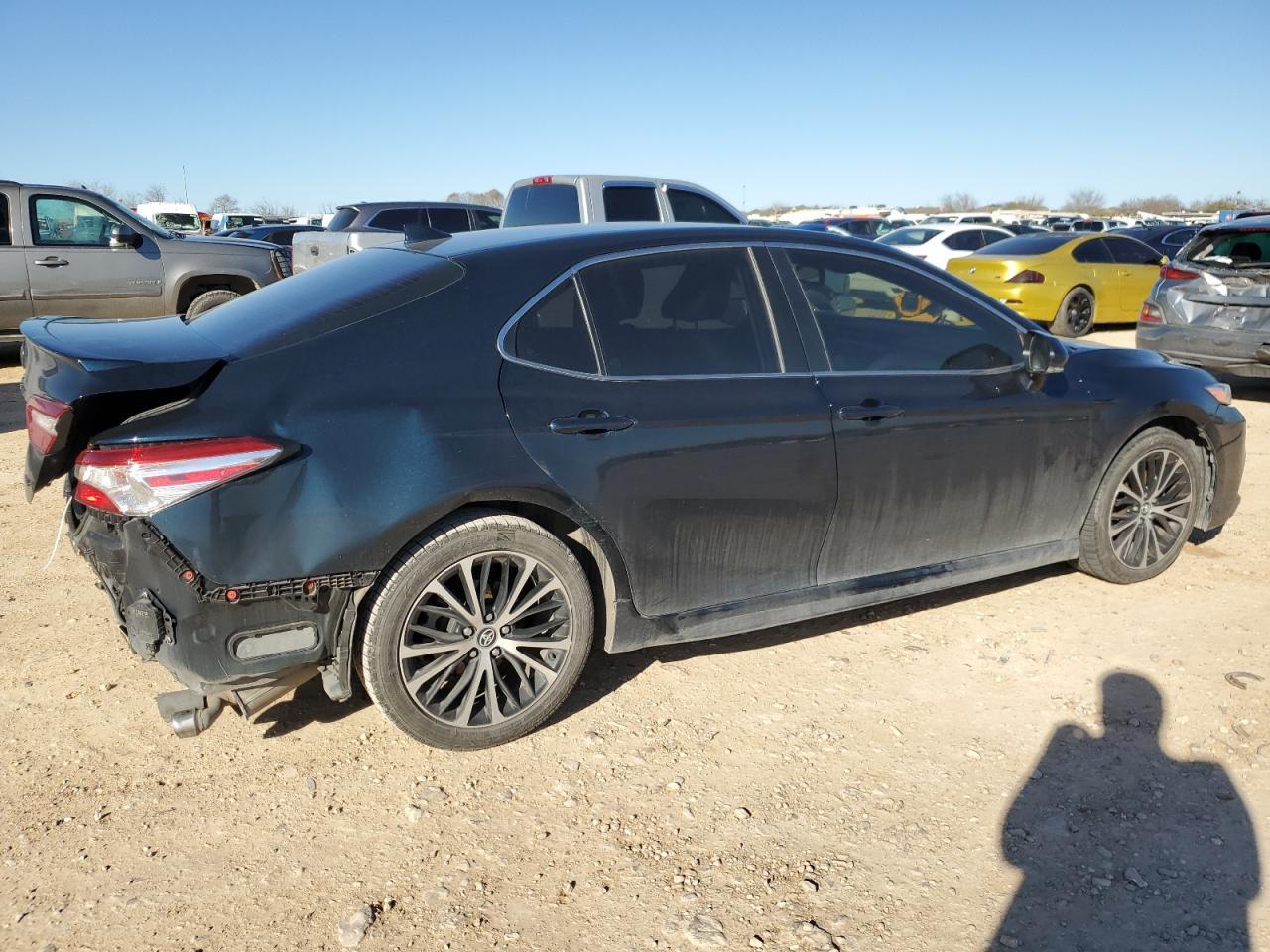 2020 TOYOTA CAMRY SE - Фото 3