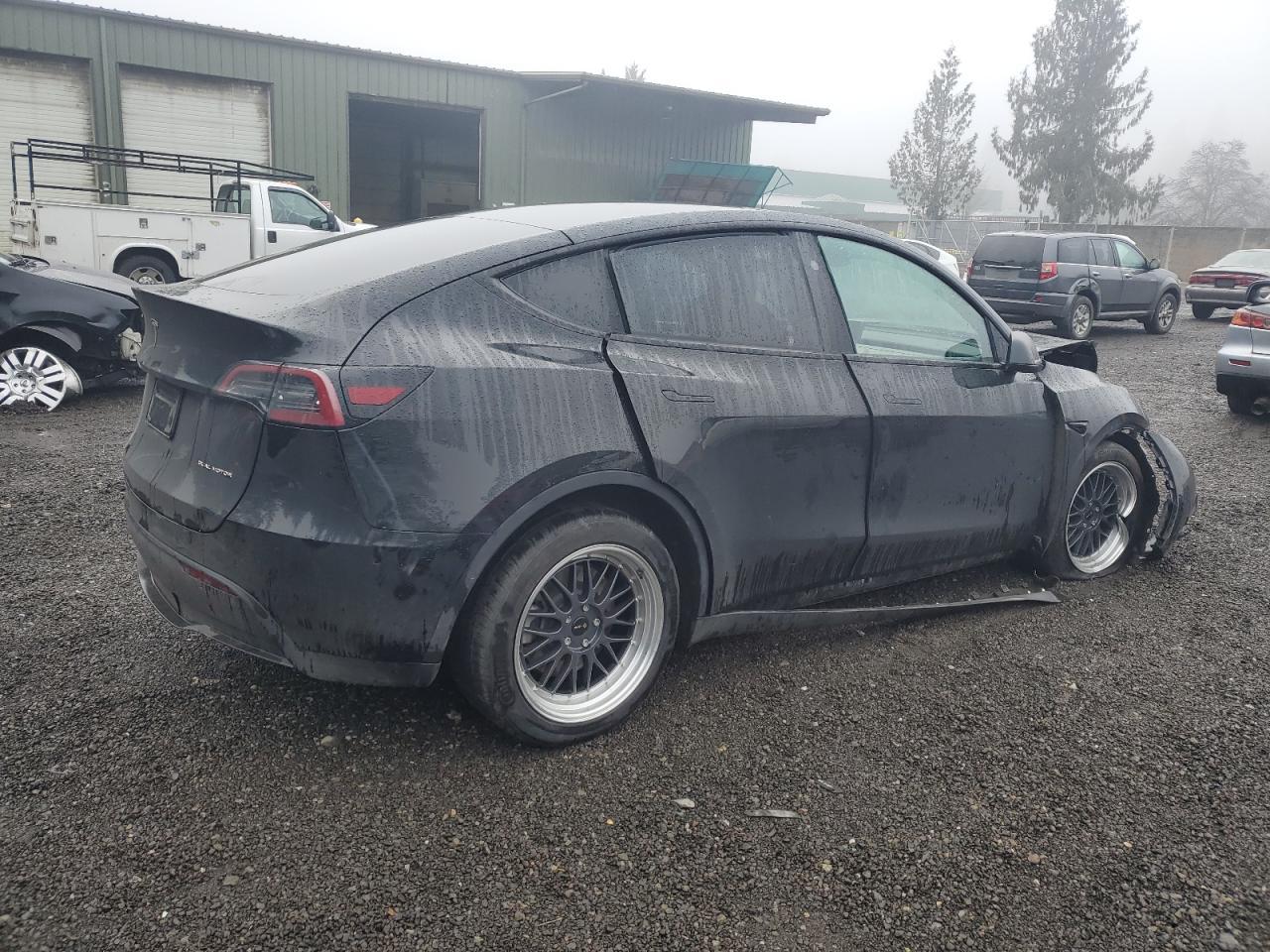 2023 TESLA MODEL Y - Фото 3