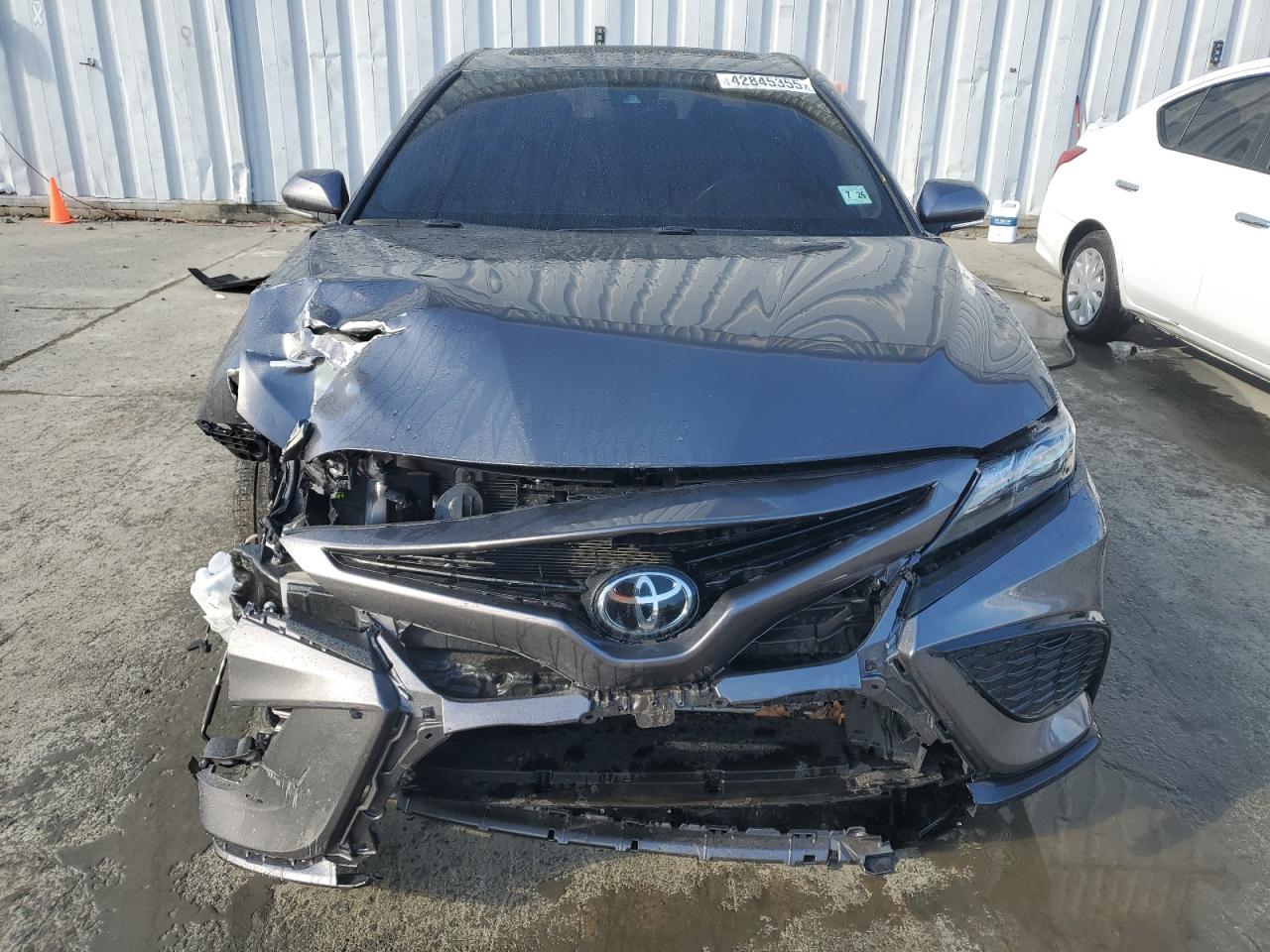 2021 TOYOTA CAMRY SE - Фото 5