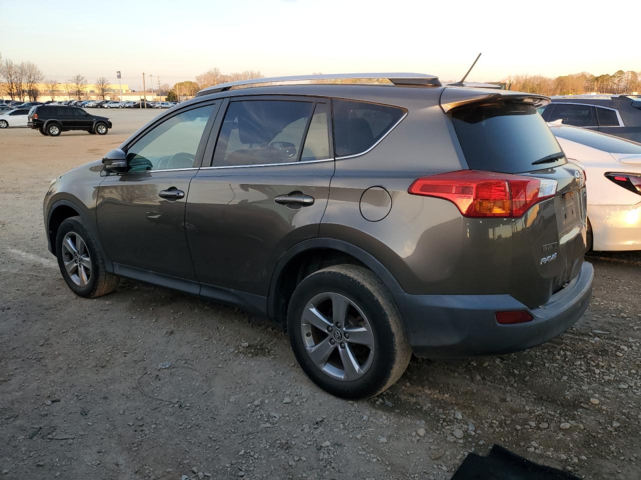 2015 TOYOTA RAV4 XLE - Фото 2