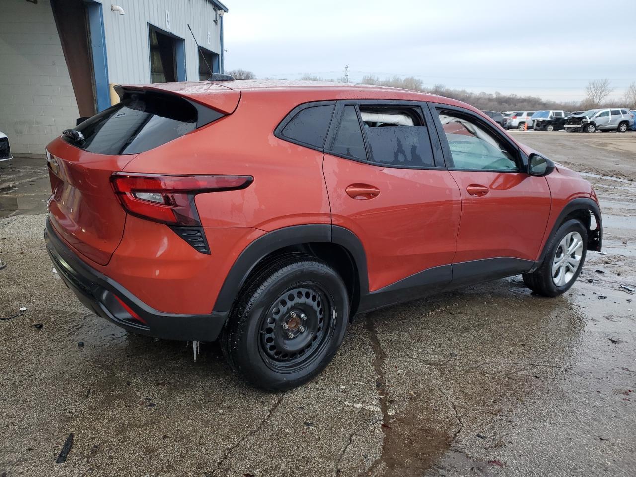 2024 CHEVROLET TRAX LS - Фото 3
