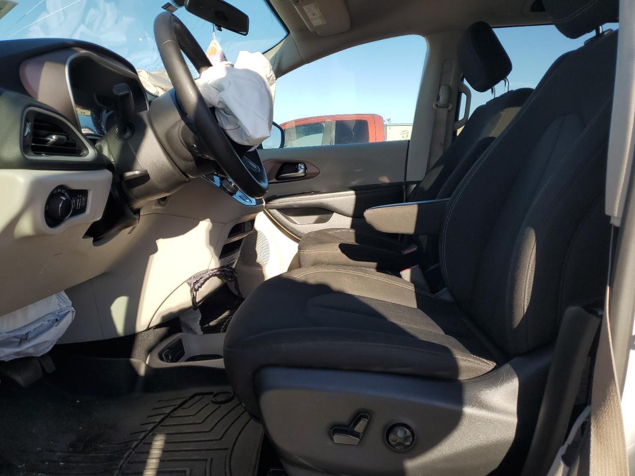 2022 CHRYSLER VOYAGER LX - Фото 7