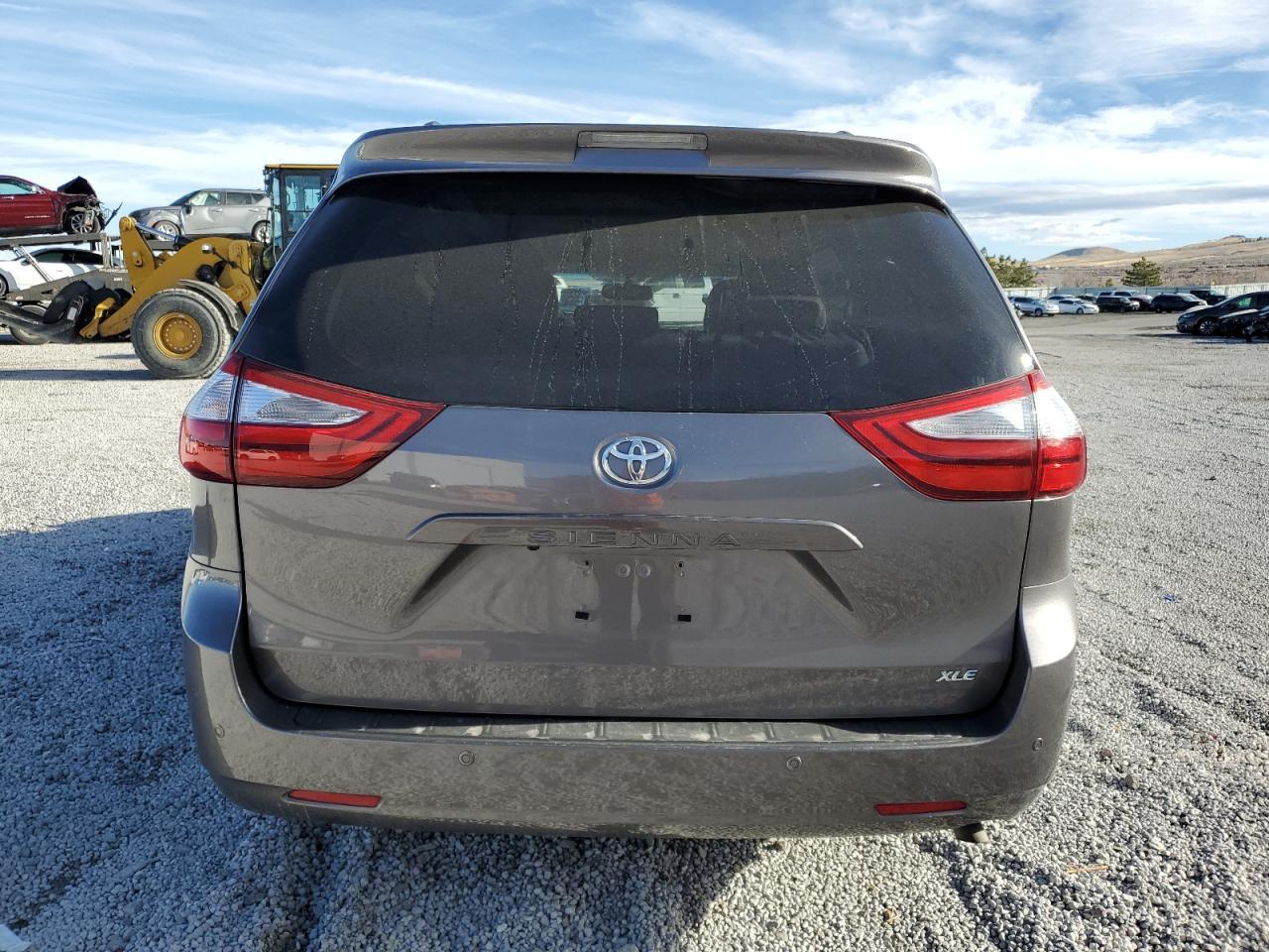 2015 TOYOTA SIENNA XLE - Фото 6