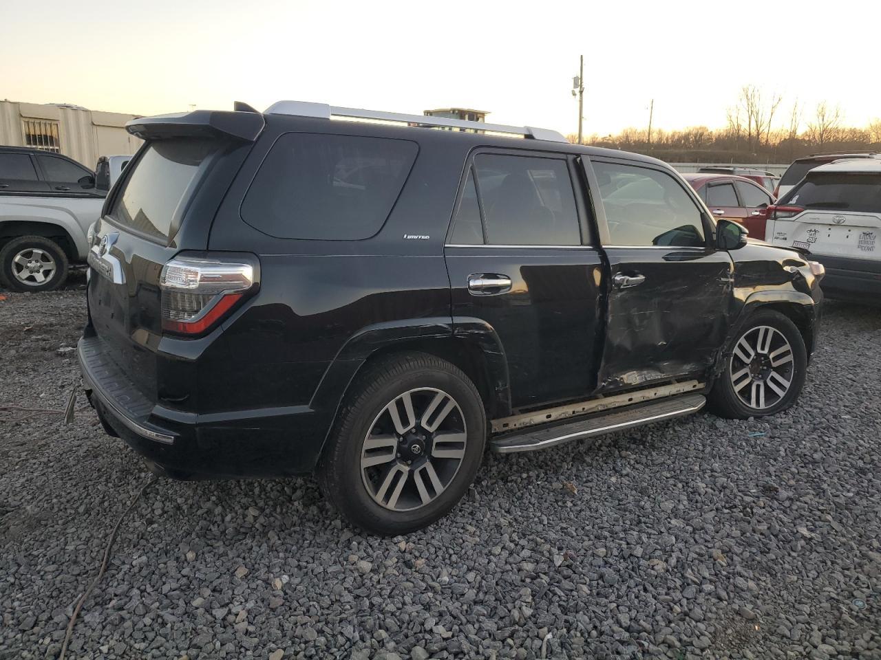 2017 TOYOTA 4RUNNER SR - Image 3