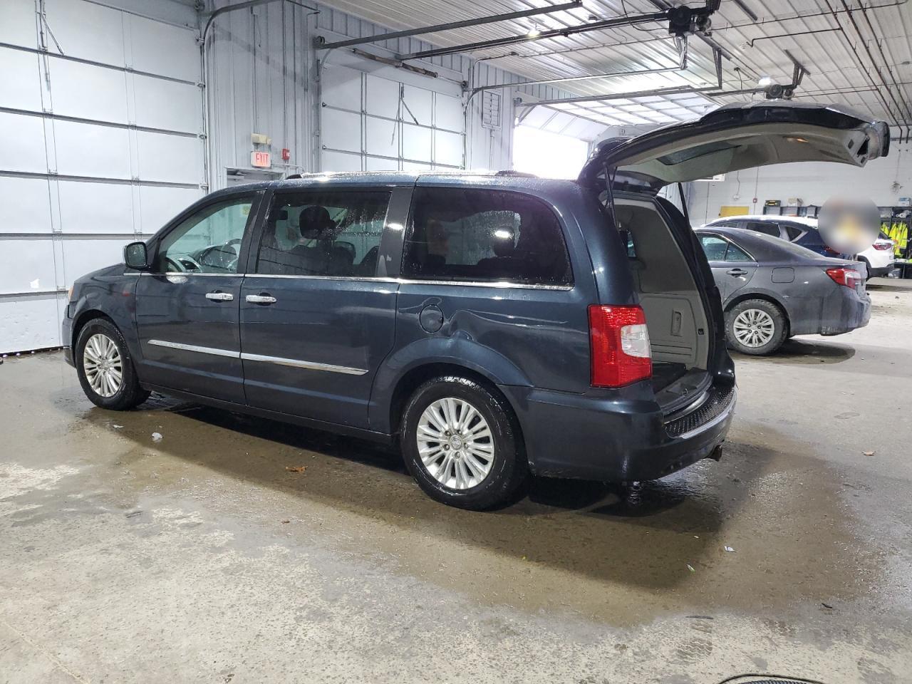 2014 CHRYSLER TOWN & COU - Фото 2