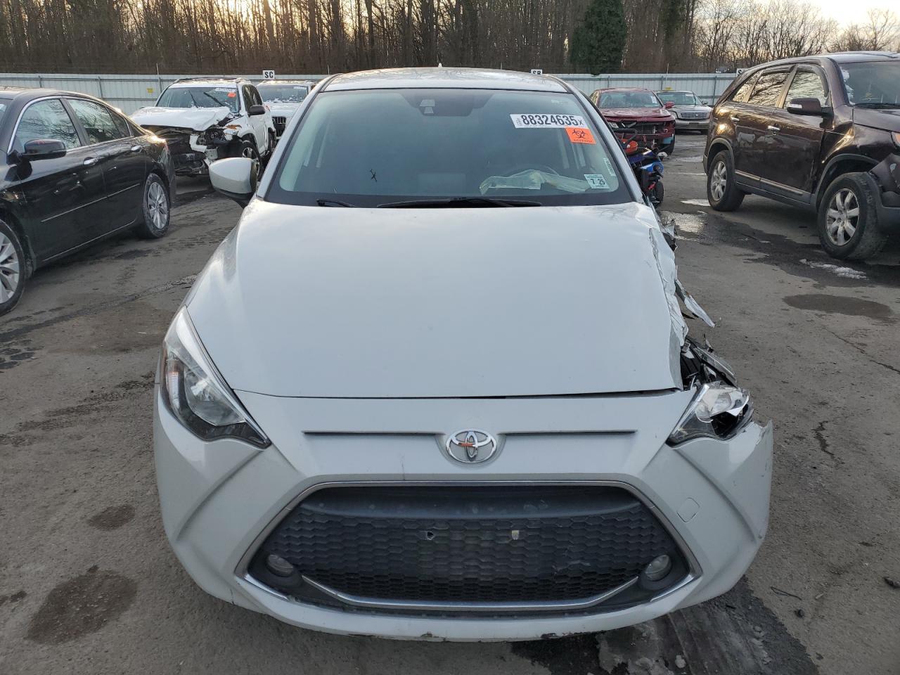 2020 TOYOTA YARIS LE - Фото 5