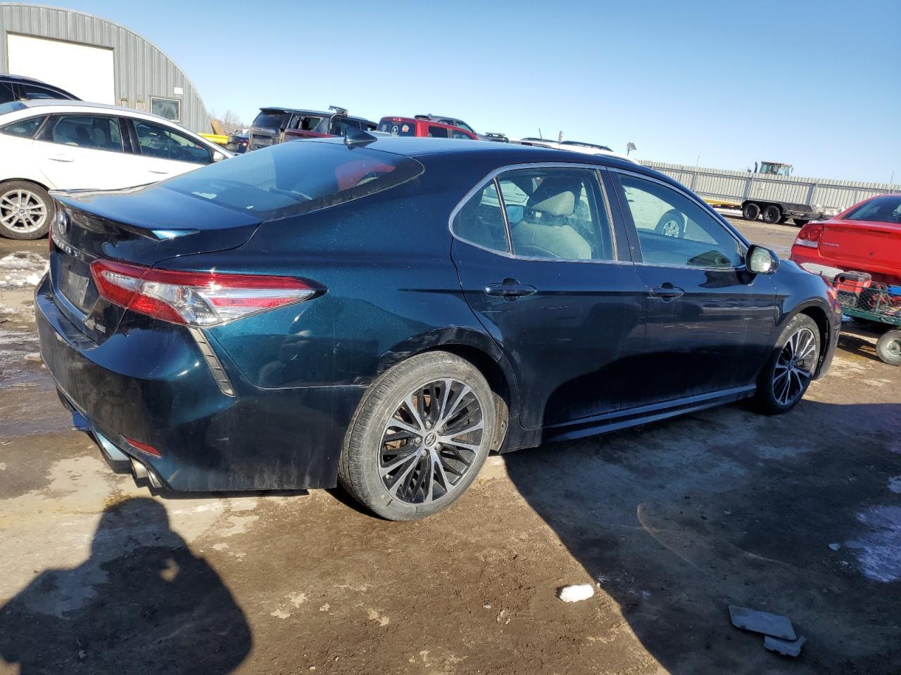 2019 TOYOTA CAMRY L - Фото 3