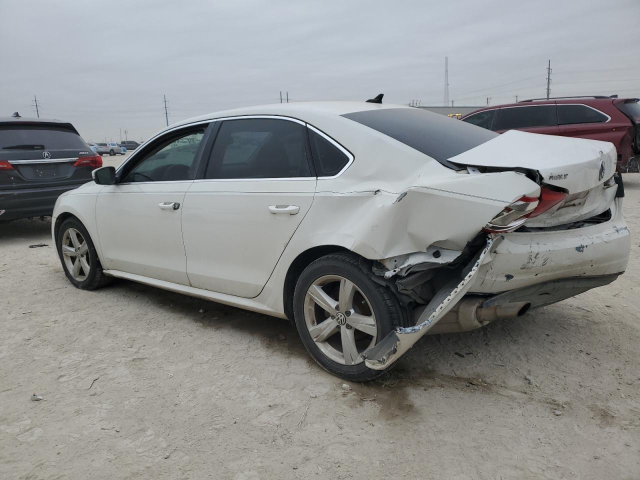 2013 VOLKSWAGEN PASSAT SE - Image 2