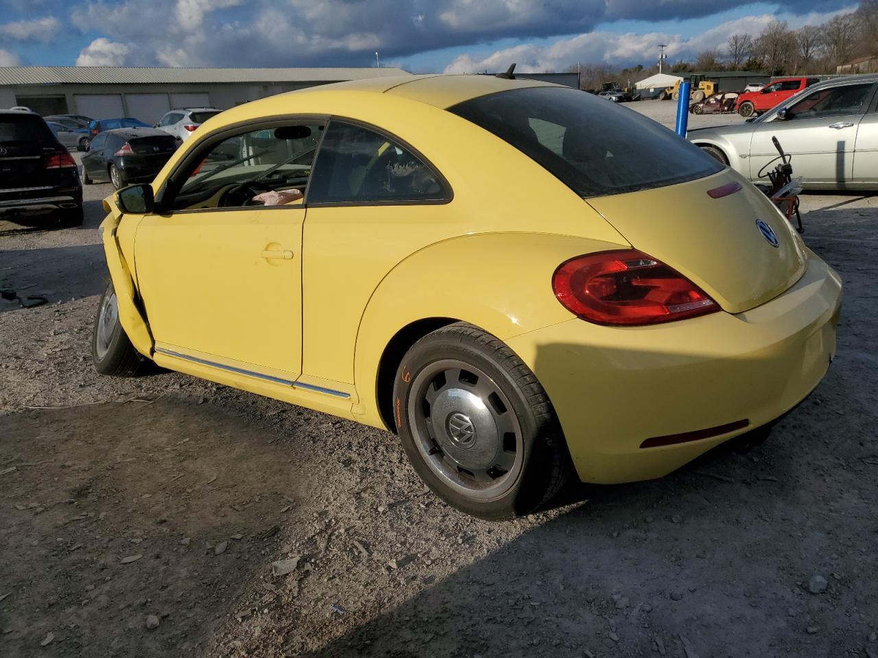 2012 VOLKSWAGEN BEETLE - Фото 2