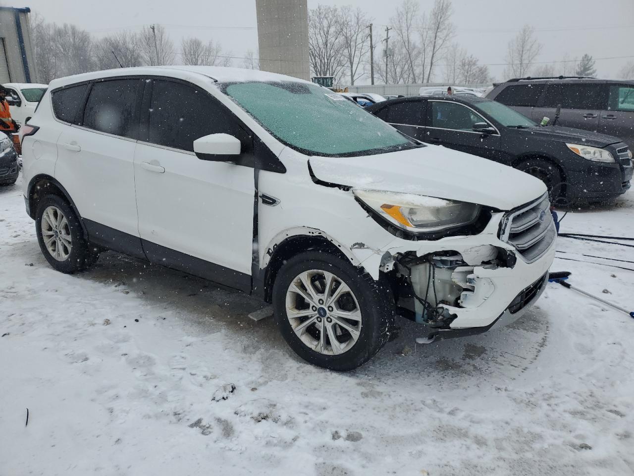 2017 FORD ESCAPE SE - Image 4