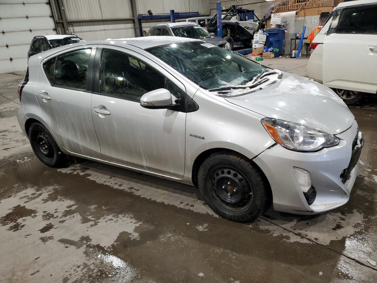 2015 TOYOTA PRIUS C - Image 4