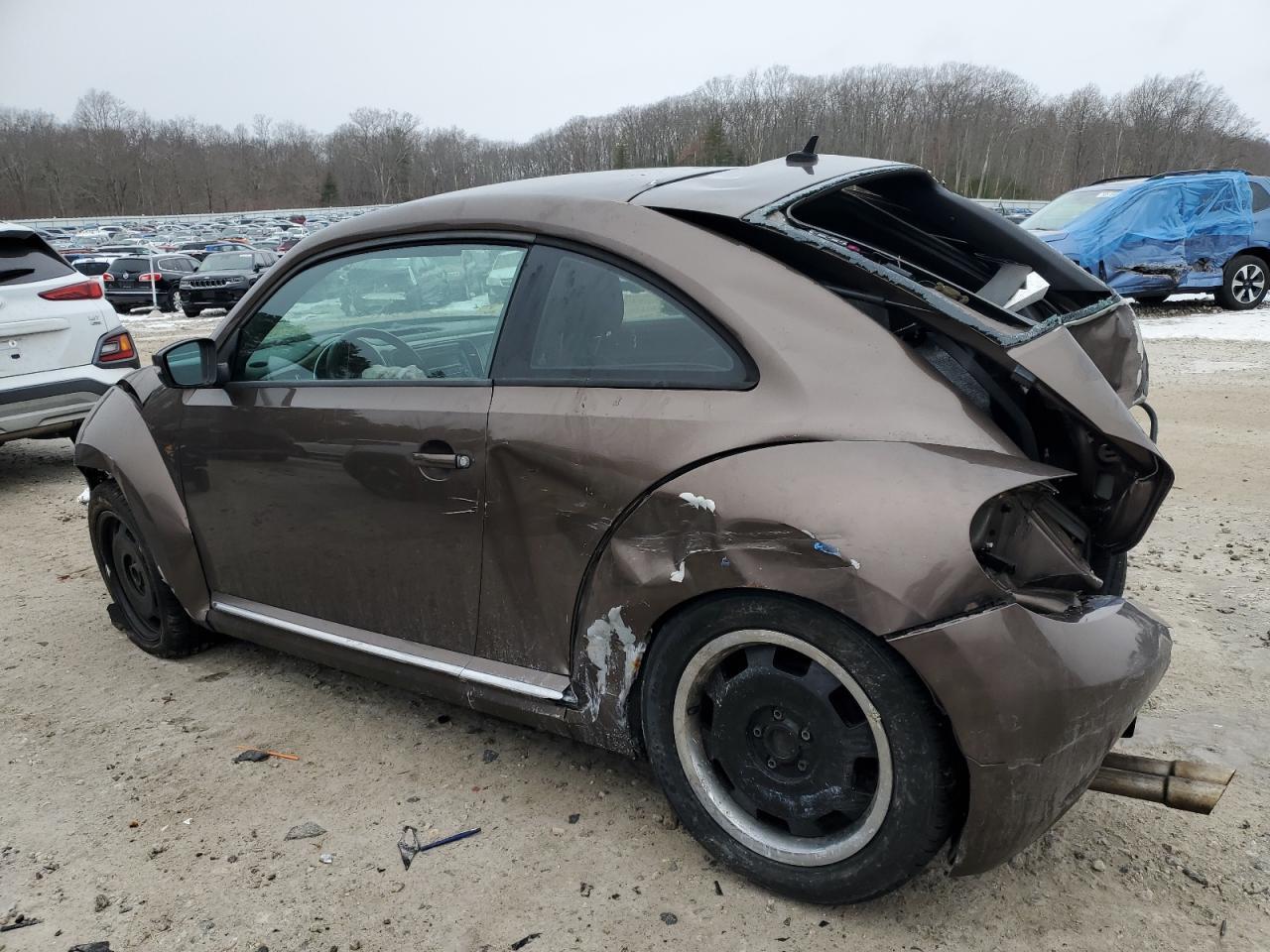 2012 VOLKSWAGEN BEETLE - Фото 2