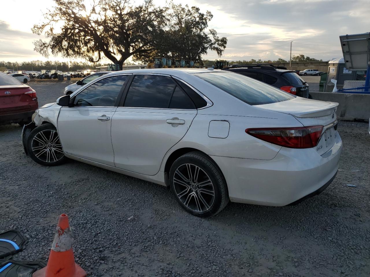 2016 TOYOTA CAMRY LE - Image 2