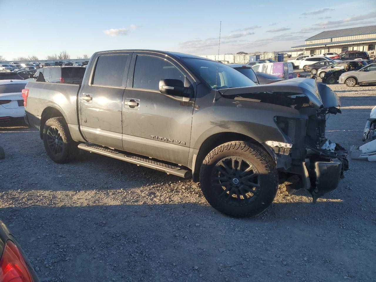 2018 NISSAN TITAN SV - Фото 4