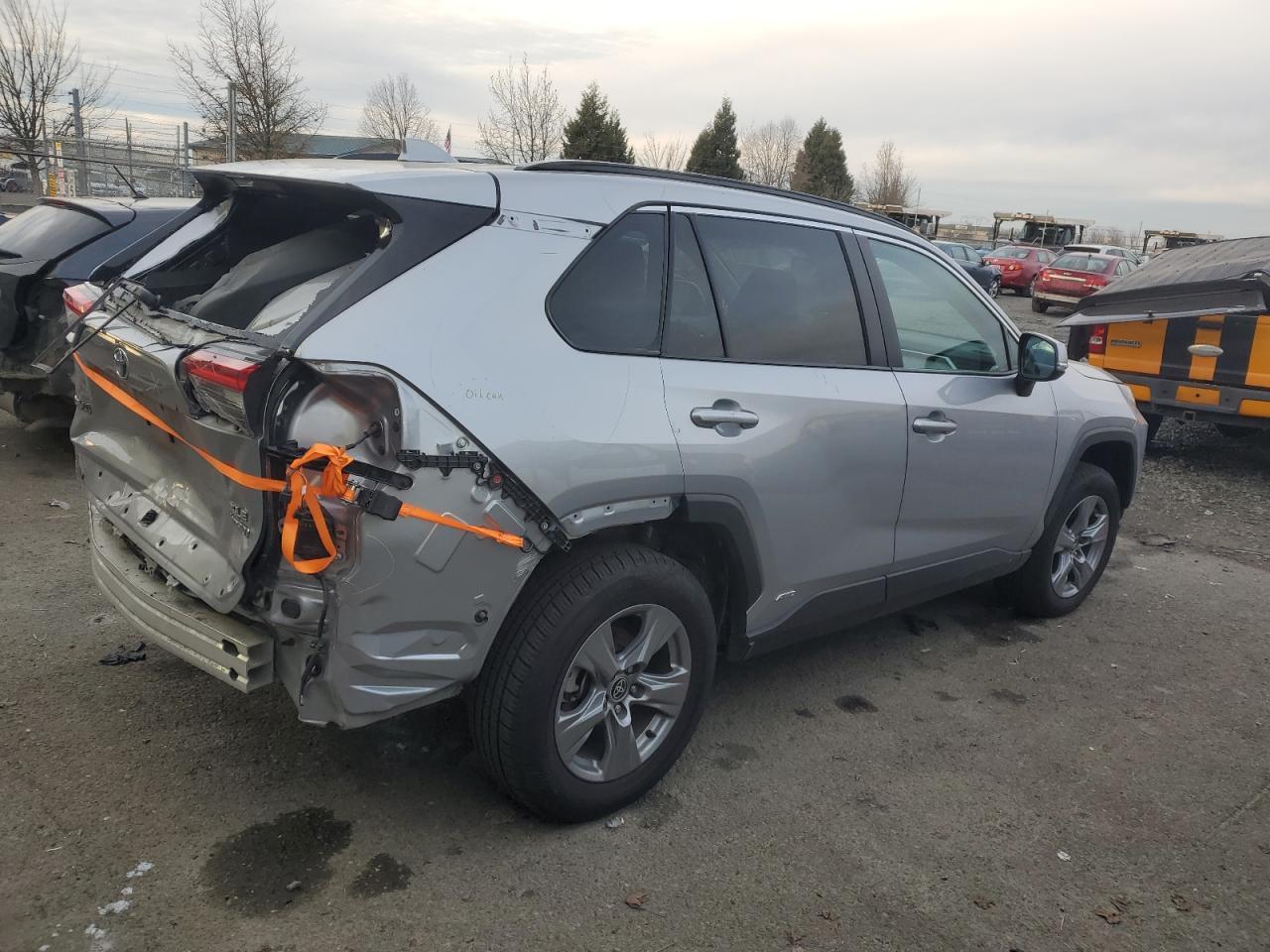 2022 TOYOTA RAV4 XLE - Фото 3