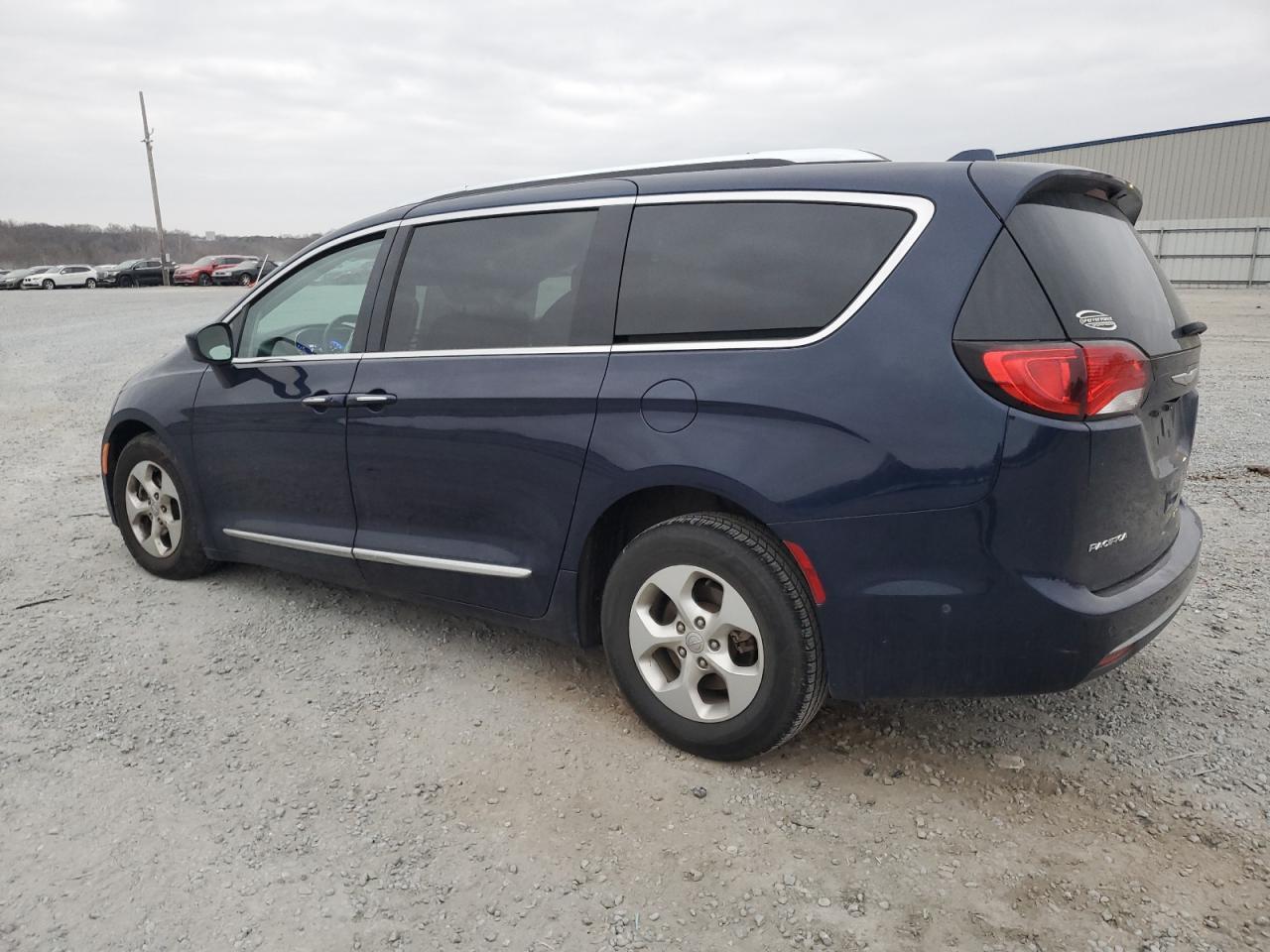 2017 CHRYSLER PACIFICA T - Image 2